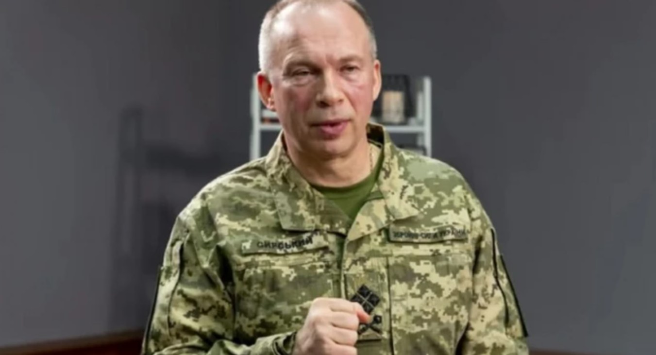 РФ пішла в атаку майже скрізь: Сирський доповів, що відбувається на фронті 